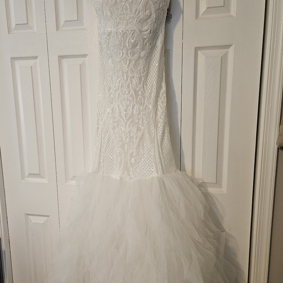 Fashion Nova Elegant White Strapless Gown with Tulle Skirt - Picture 3 of 9